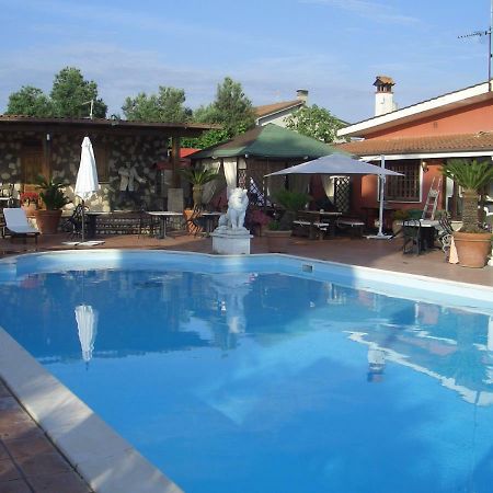 Chalet L Oasi Di Ambra 8 Posti Letto Con Uso Piscina Ardea Ngoại thất bức ảnh