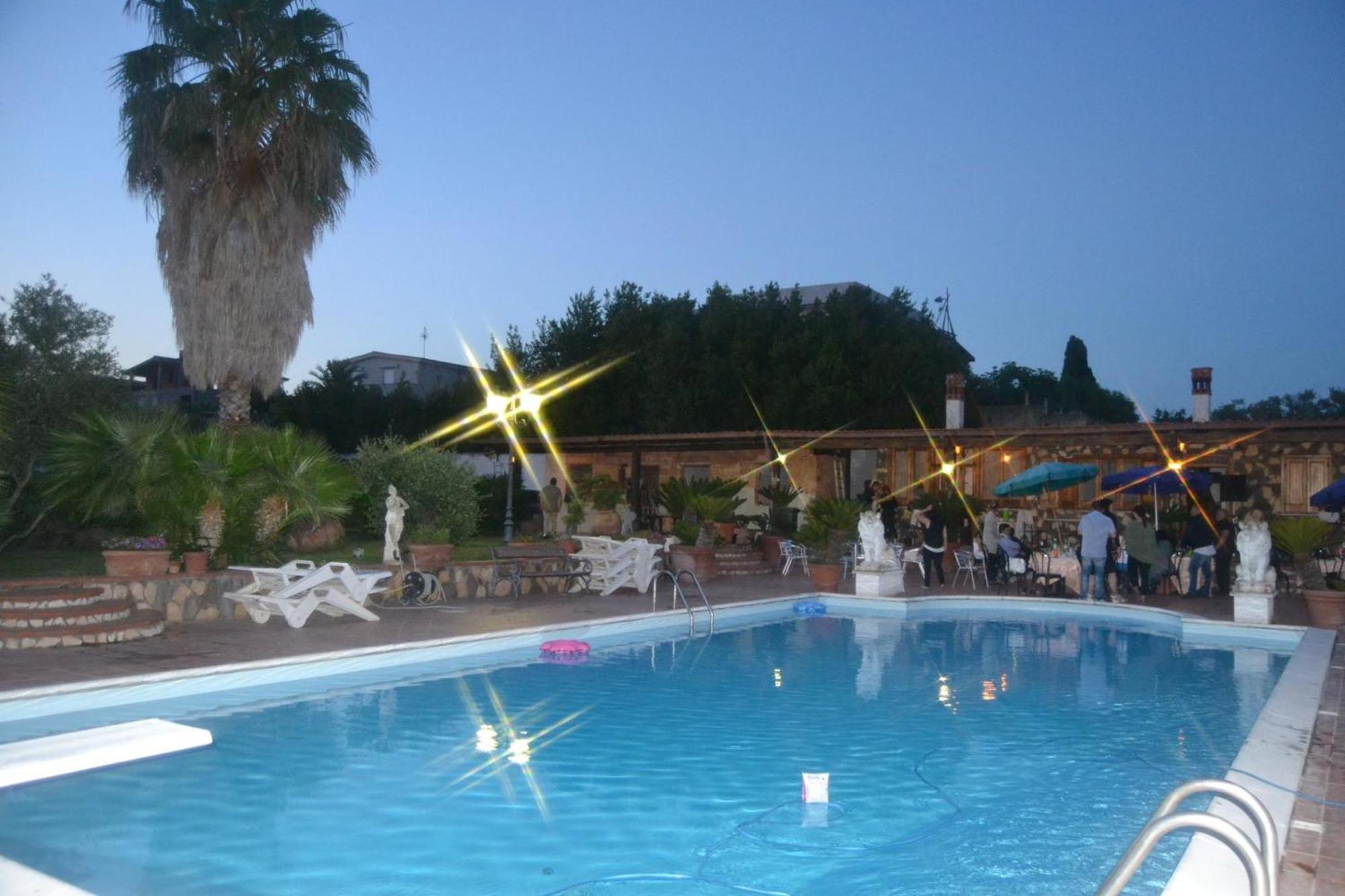 Chalet L Oasi Di Ambra 8 Posti Letto Con Uso Piscina Ardea Ngoại thất bức ảnh