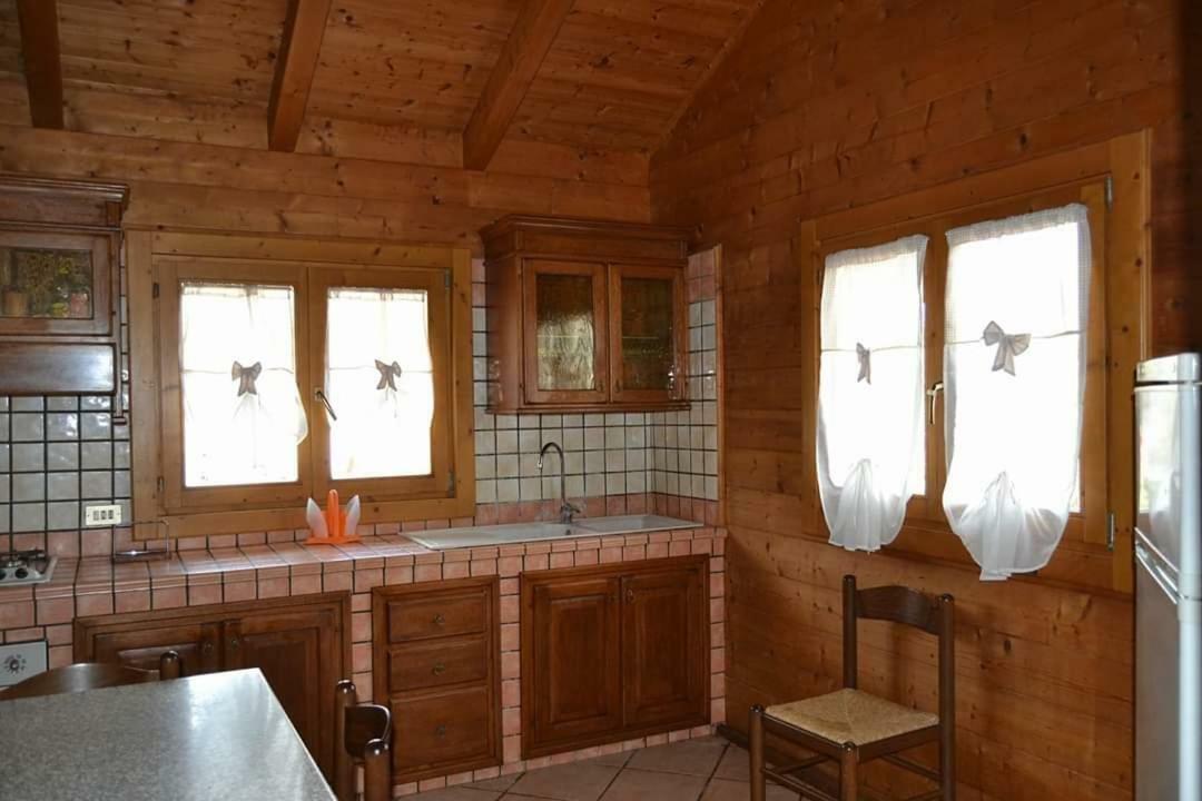 Chalet L Oasi Di Ambra 8 Posti Letto Con Uso Piscina Ardea Ngoại thất bức ảnh