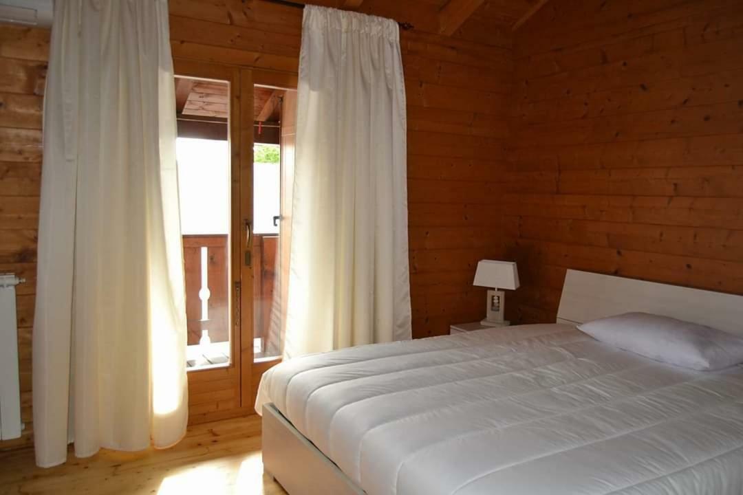 Chalet L Oasi Di Ambra 8 Posti Letto Con Uso Piscina Ardea Ngoại thất bức ảnh