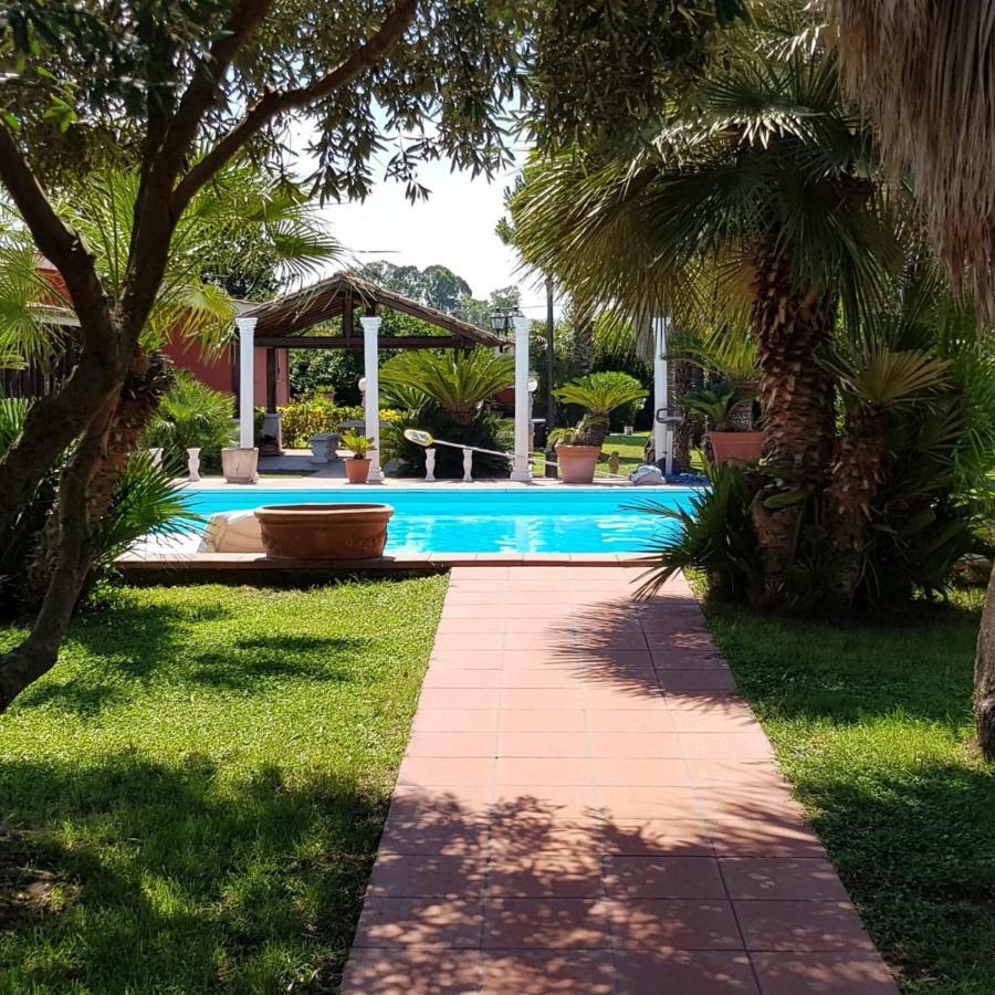 Chalet L Oasi Di Ambra 8 Posti Letto Con Uso Piscina Ardea Ngoại thất bức ảnh