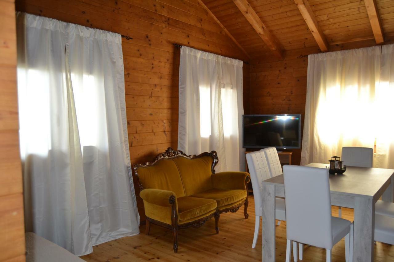 Chalet L Oasi Di Ambra 8 Posti Letto Con Uso Piscina Ardea Ngoại thất bức ảnh