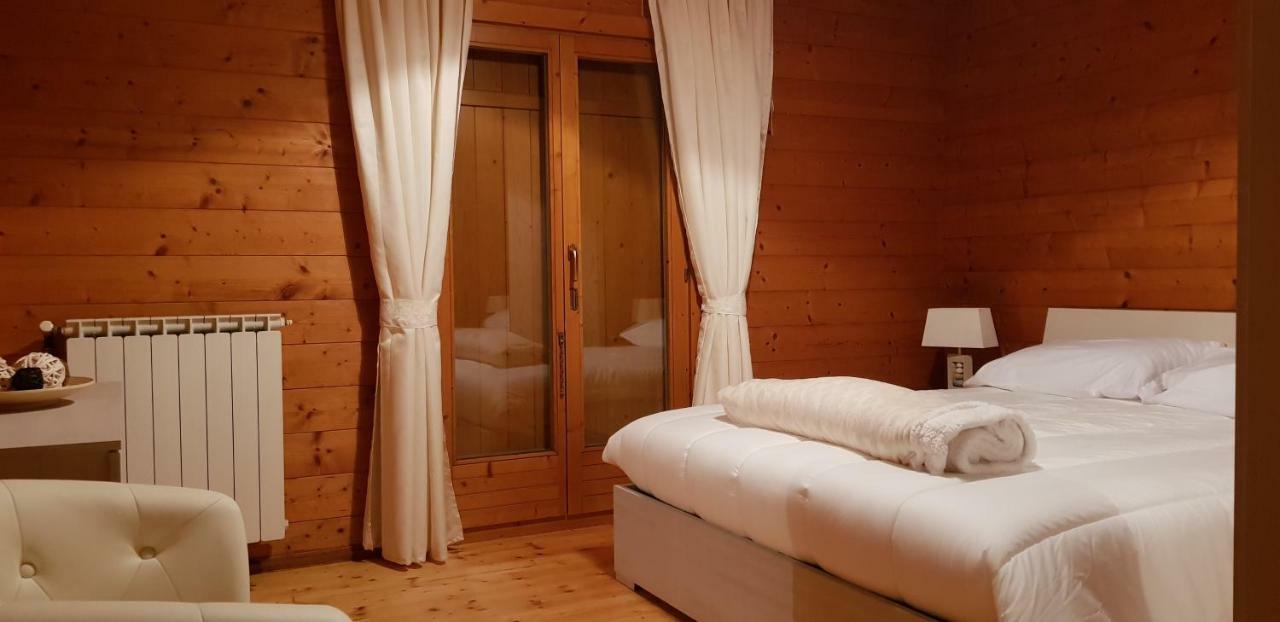 Chalet L Oasi Di Ambra 8 Posti Letto Con Uso Piscina Ardea Ngoại thất bức ảnh