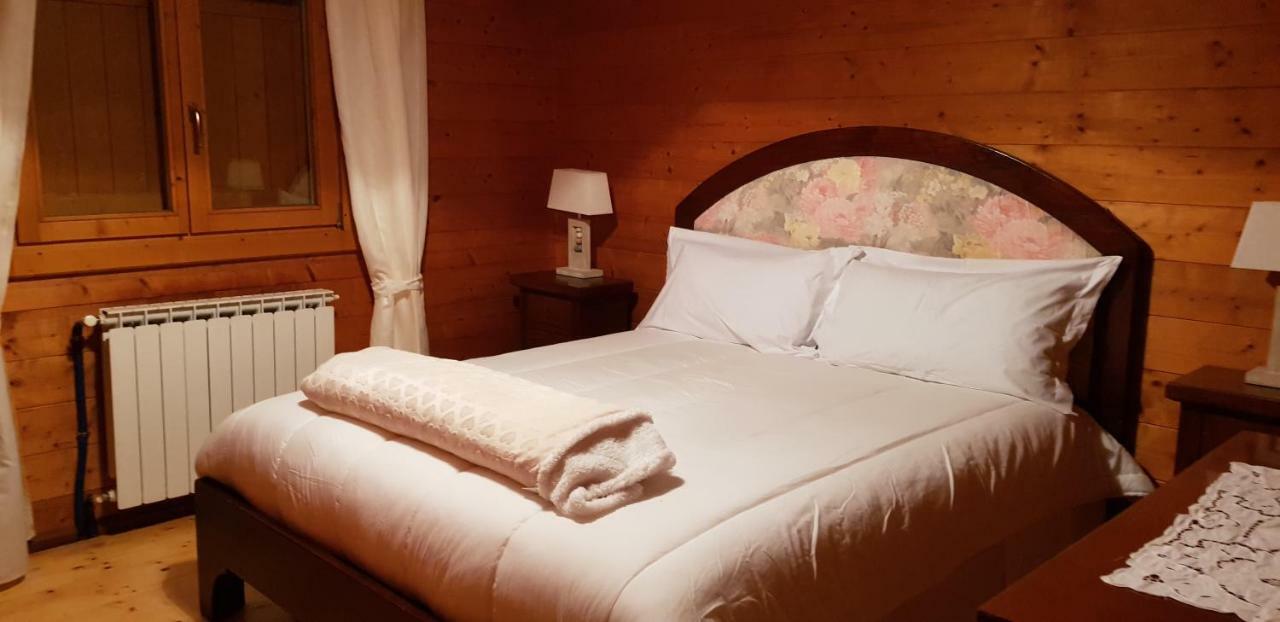 Chalet L Oasi Di Ambra 8 Posti Letto Con Uso Piscina Ardea Ngoại thất bức ảnh