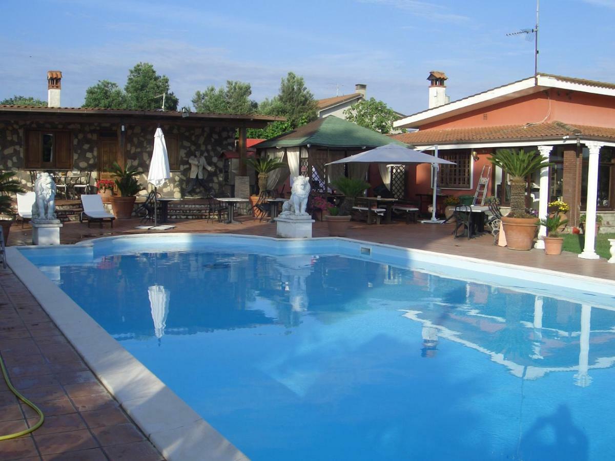 Chalet L Oasi Di Ambra 8 Posti Letto Con Uso Piscina Ardea Ngoại thất bức ảnh