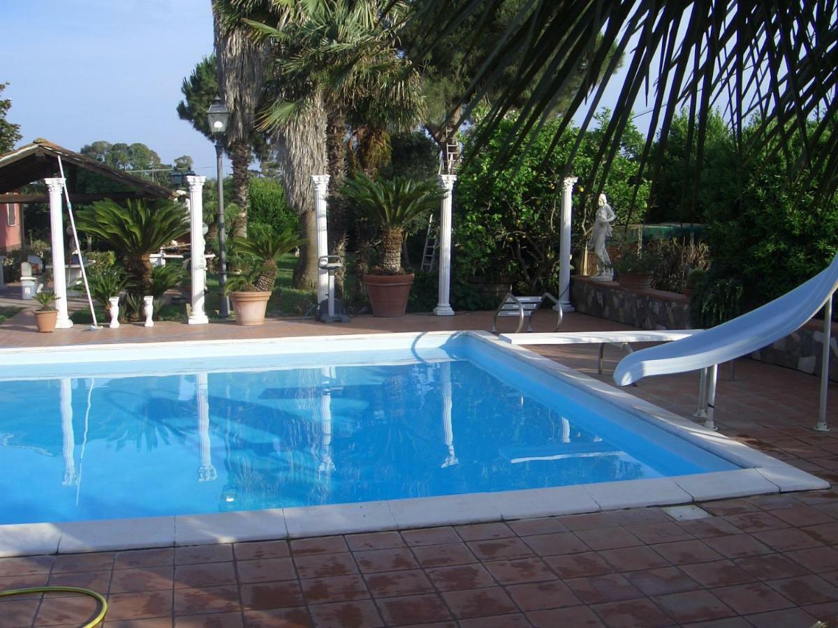 Chalet L Oasi Di Ambra 8 Posti Letto Con Uso Piscina Ardea Ngoại thất bức ảnh